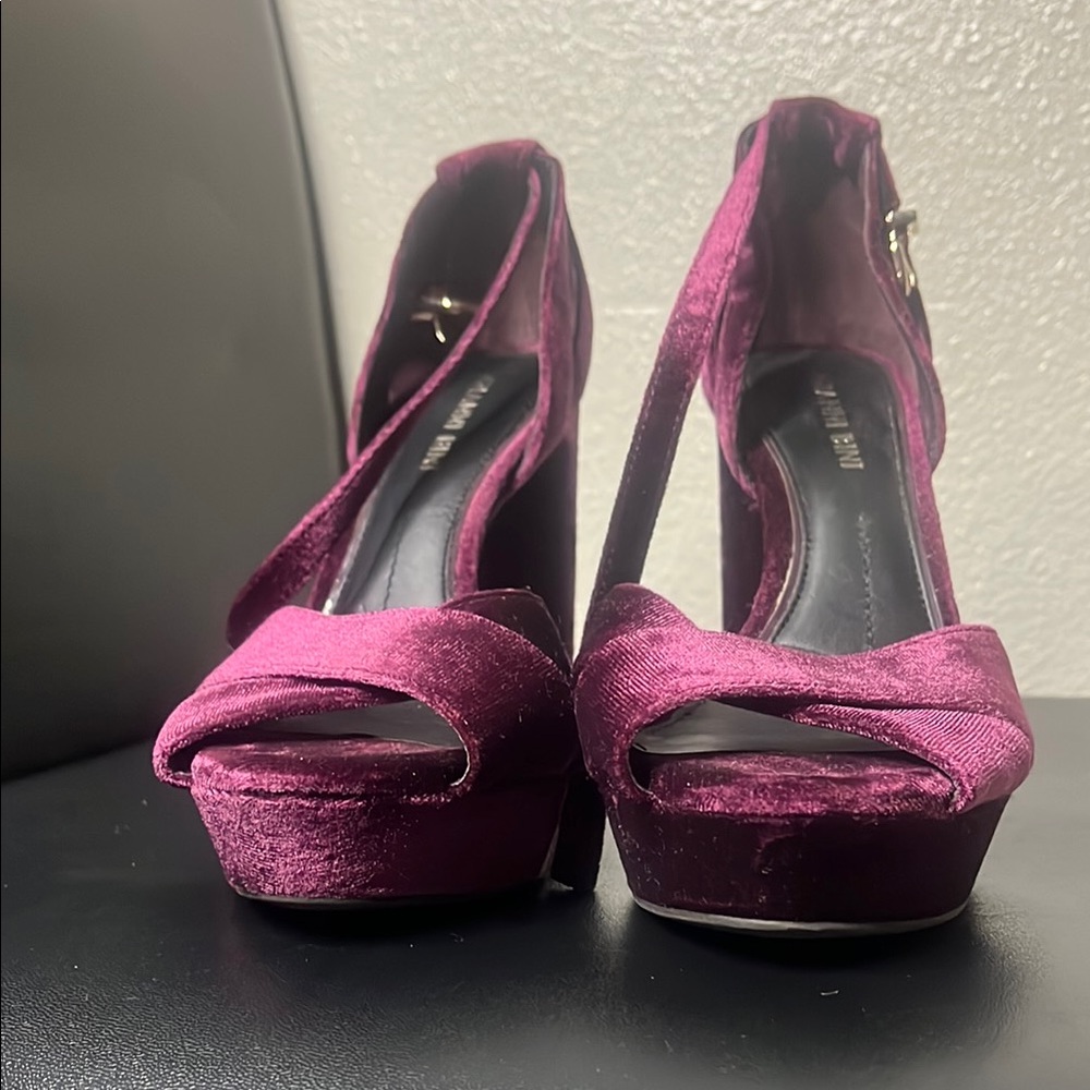Gianni Bini Purple Velvet Heels with Platform